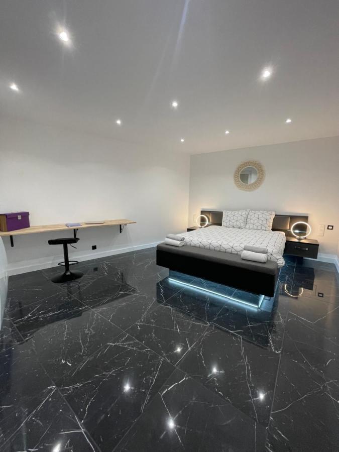 Appartement Hors Du Commun Avec Son Jacuzzi Salies-de-Bearn Exterior photo